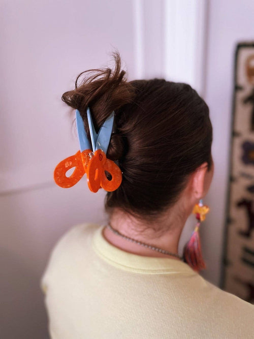 The Peach Fuzz - Scissors Hair Claw